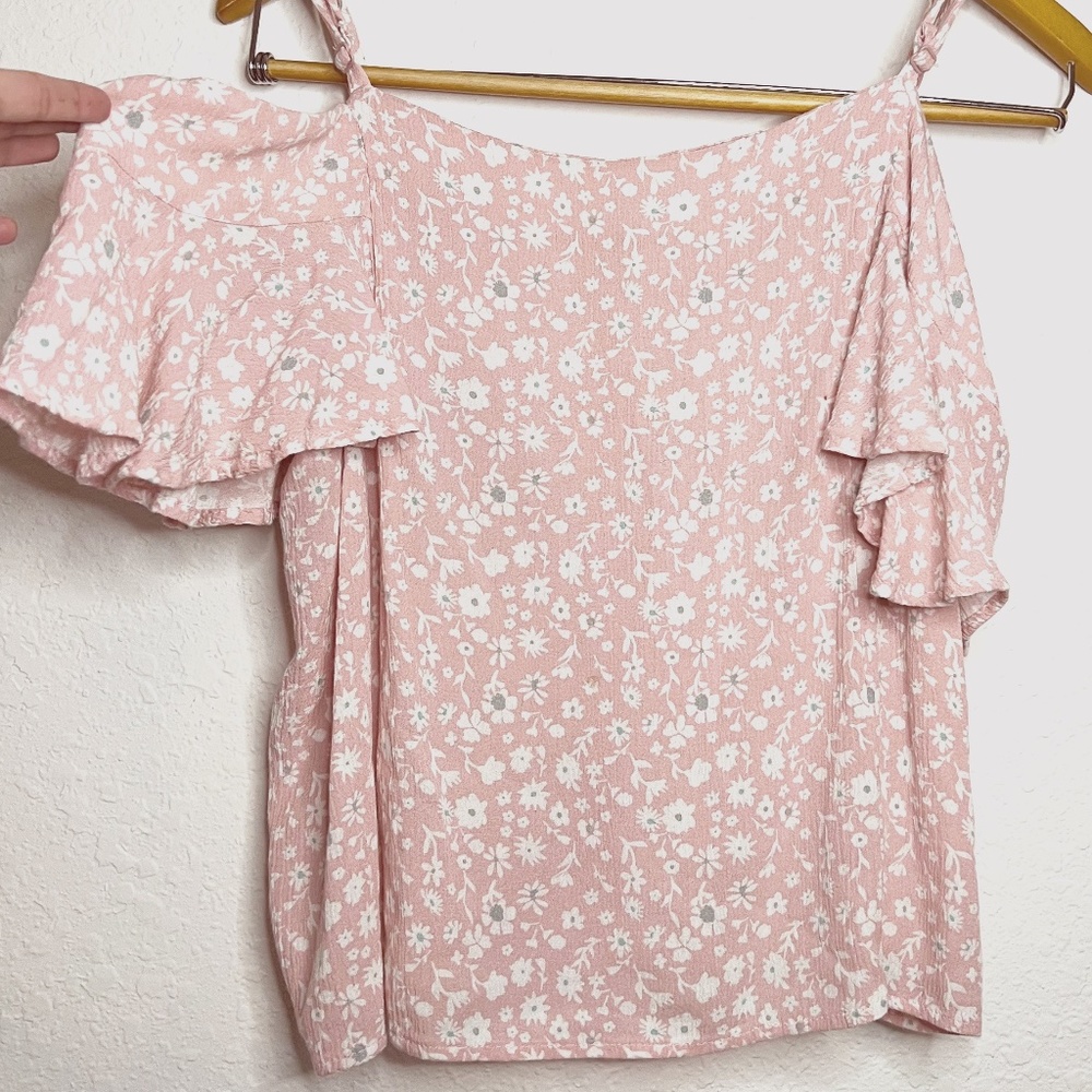 Romero & Juliet Pink Floral Print Shoulder Blouse Sz. M